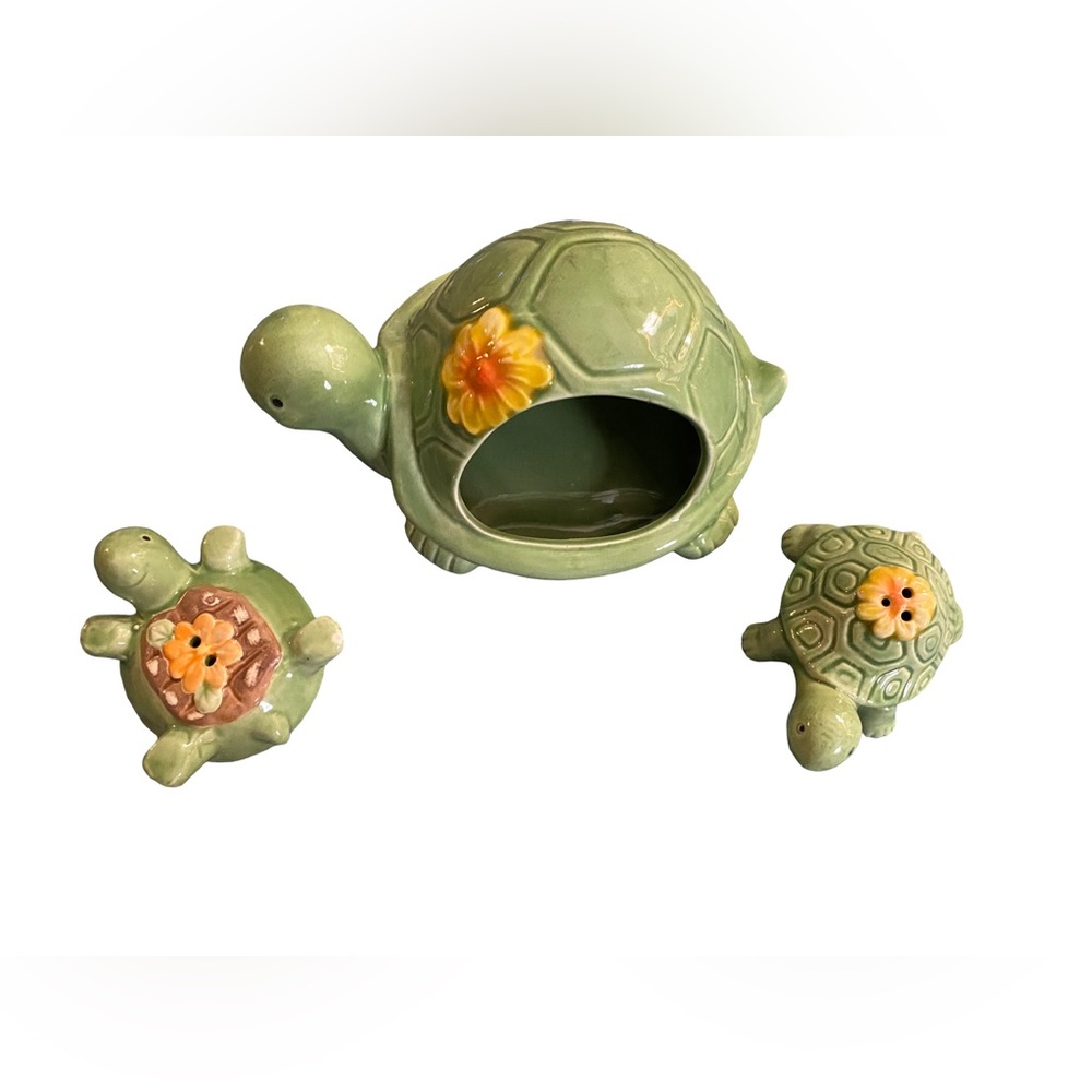 Cracker Barrel Turtles Stoneware Salt Pepper Shaker Set W/Sponge Holder NWOT
